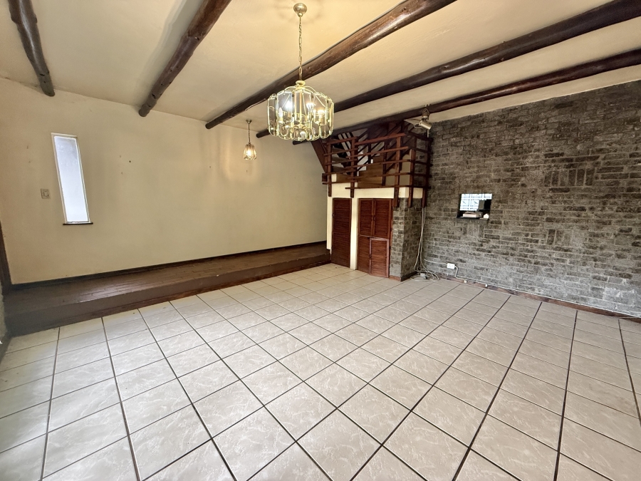 9 Bedroom Property for Sale in Poortview Gauteng