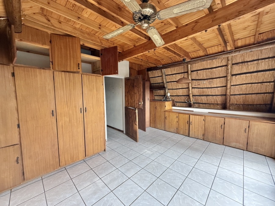 9 Bedroom Property for Sale in Poortview Gauteng