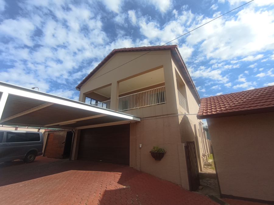 To Let 2 Bedroom Property for Rent in Helderkruin Gauteng