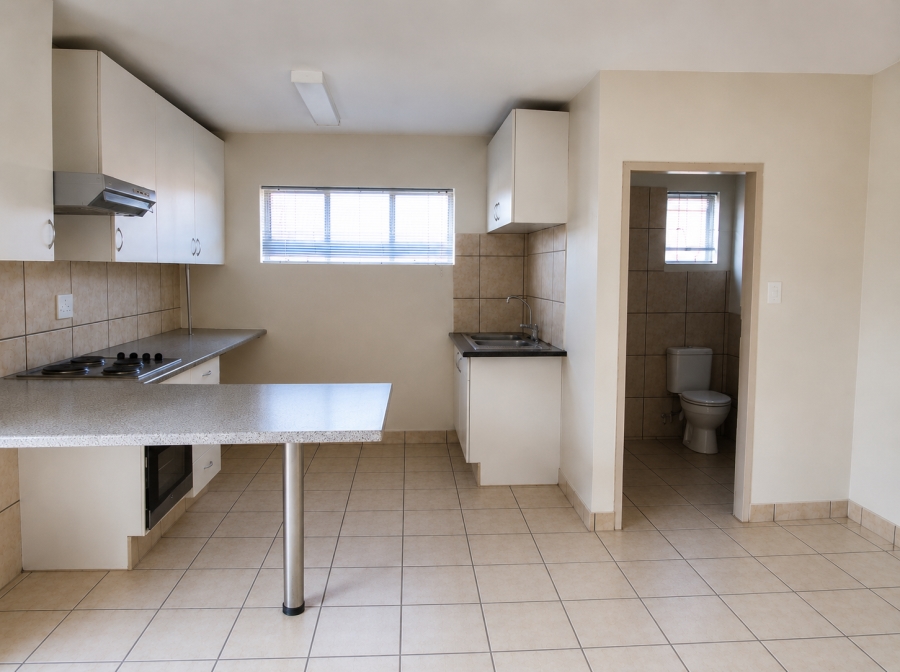 To Let 2 Bedroom Property for Rent in Helderkruin Gauteng