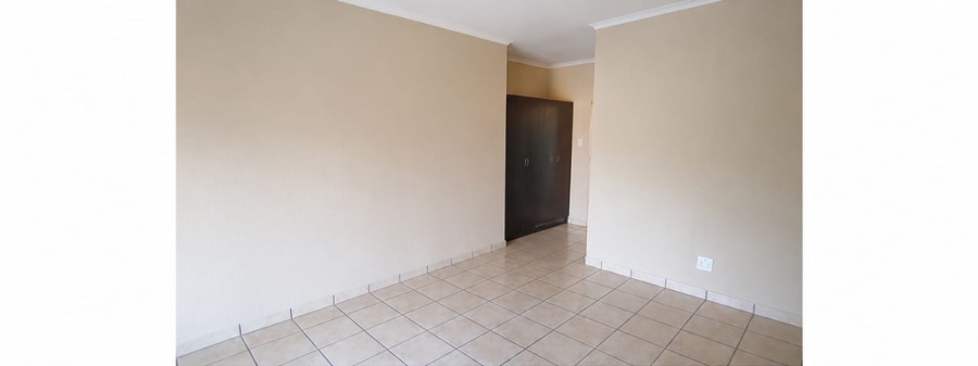 To Let 2 Bedroom Property for Rent in Helderkruin Gauteng