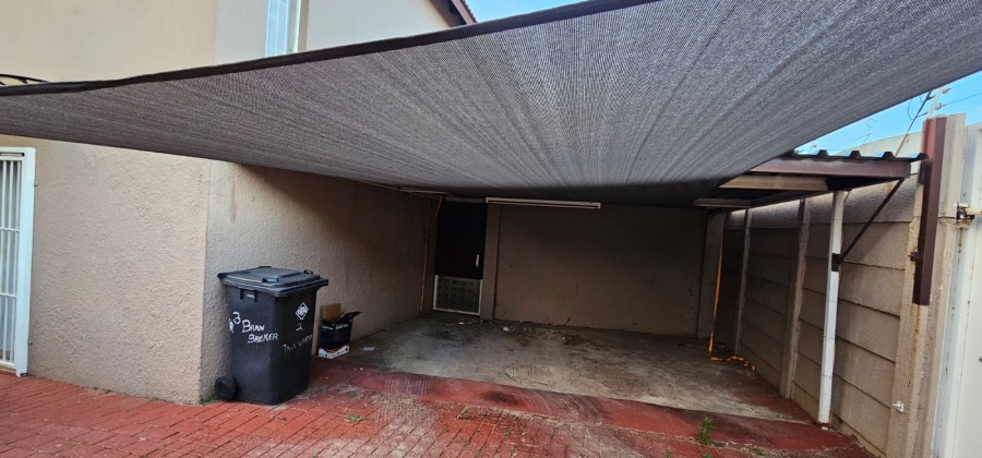 2 Bedroom Property for Sale in Helderkruin Gauteng