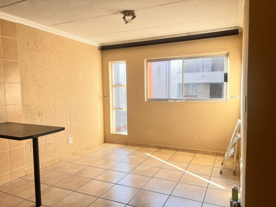 1 Bedroom Property for Sale in Ormonde View Gauteng