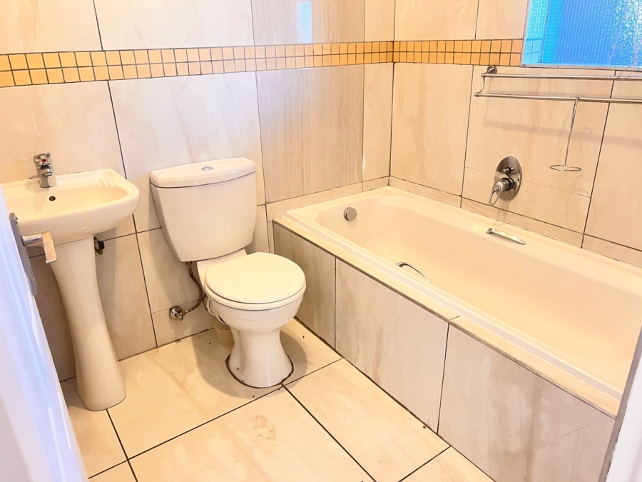 1 Bedroom Property for Sale in Ormonde View Gauteng