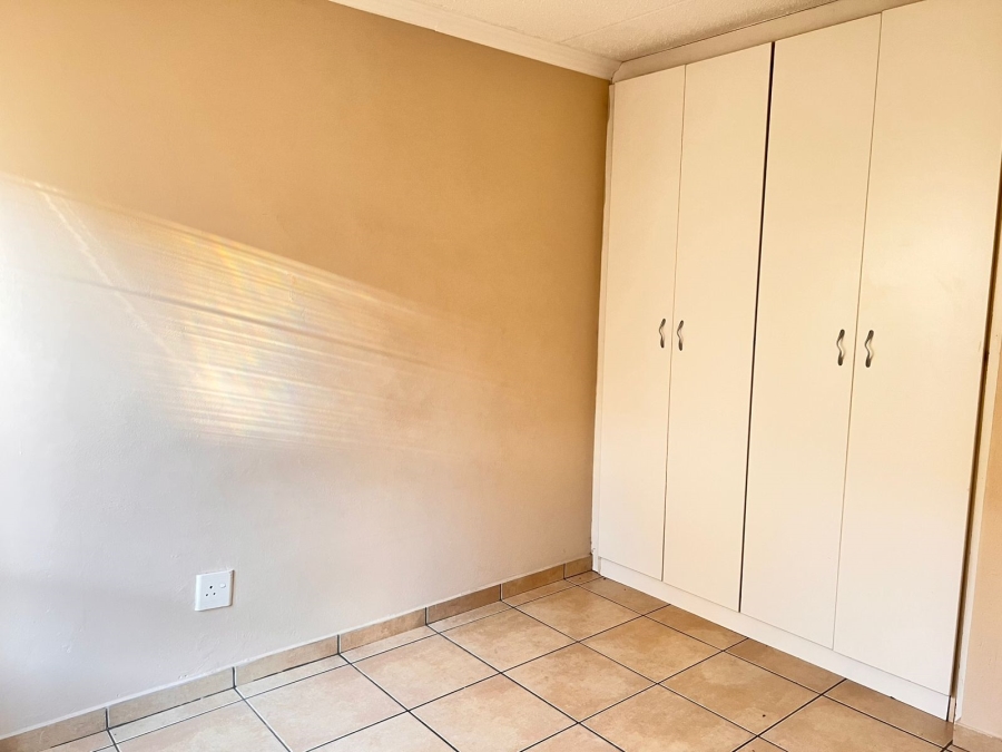 1 Bedroom Property for Sale in Ormonde View Gauteng