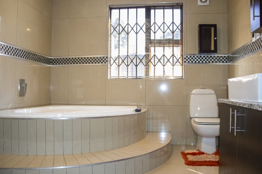 6 Bedroom Property for Sale in Vaal Marina Gauteng