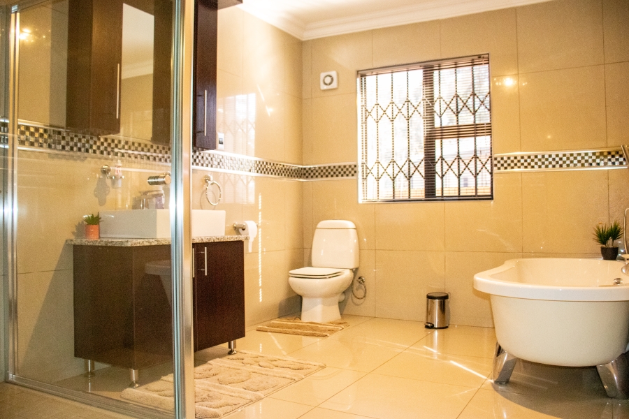 6 Bedroom Property for Sale in Vaal Marina Gauteng