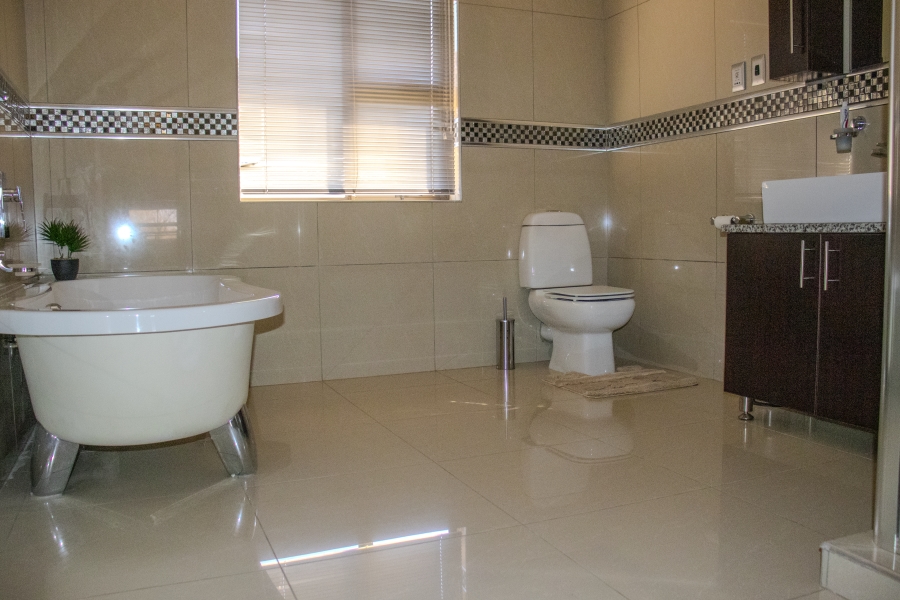 6 Bedroom Property for Sale in Vaal Marina Gauteng
