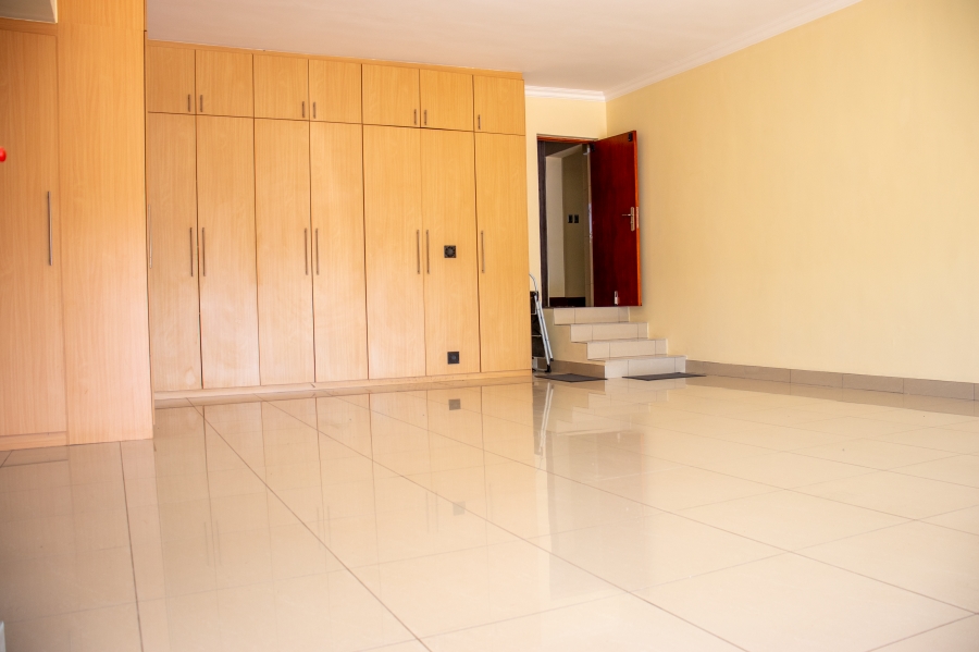 6 Bedroom Property for Sale in Vaal Marina Gauteng