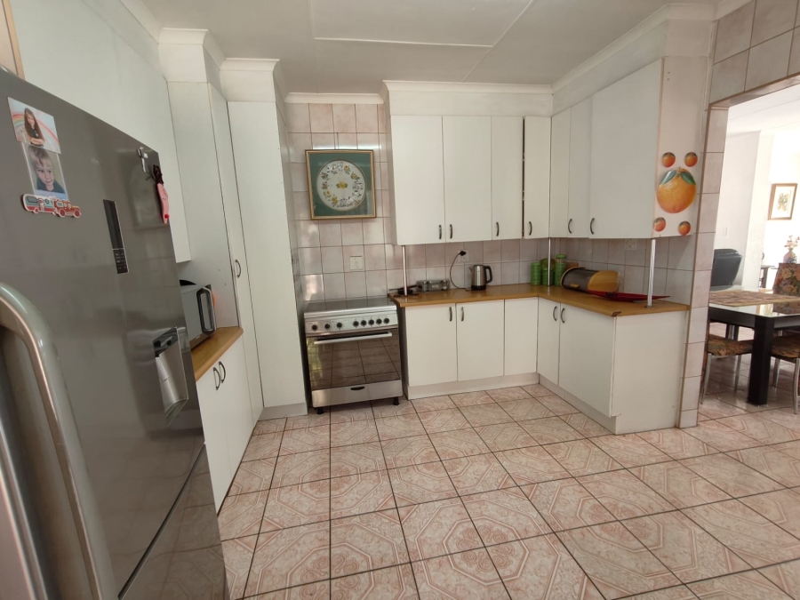 To Let 3 Bedroom Property for Rent in Kookrus Gauteng