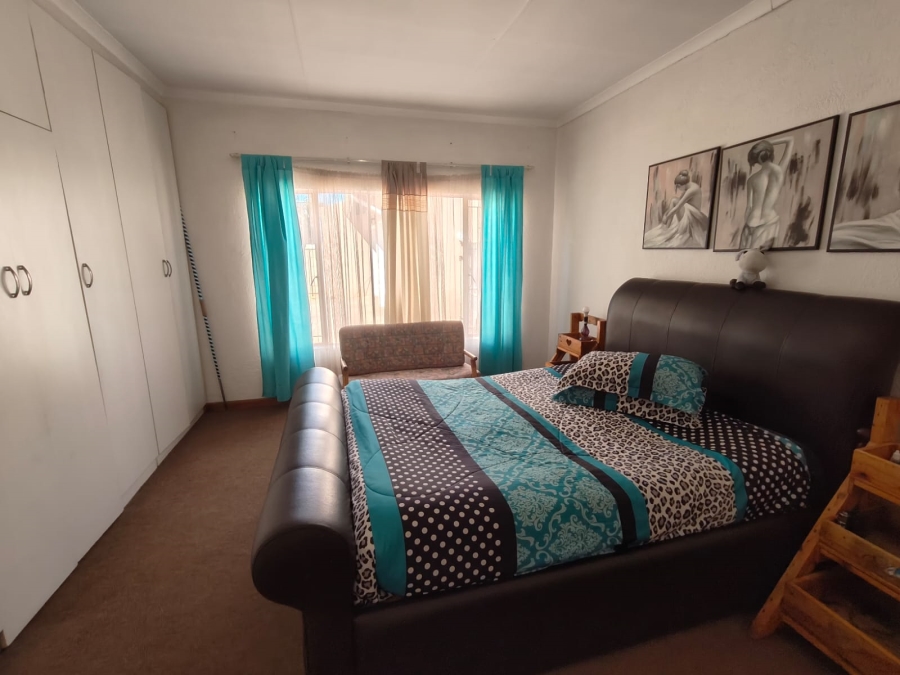 To Let 3 Bedroom Property for Rent in Kookrus Gauteng