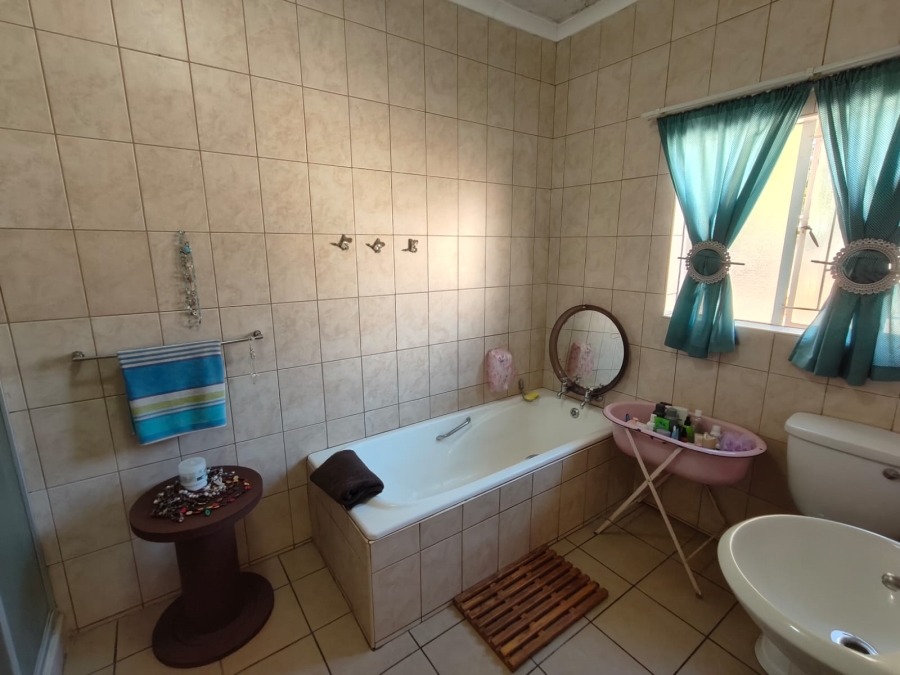 To Let 3 Bedroom Property for Rent in Kookrus Gauteng