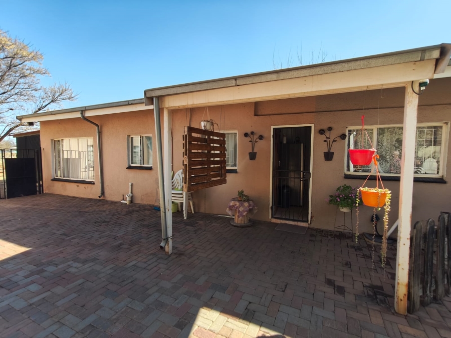 To Let 3 Bedroom Property for Rent in Kookrus Gauteng