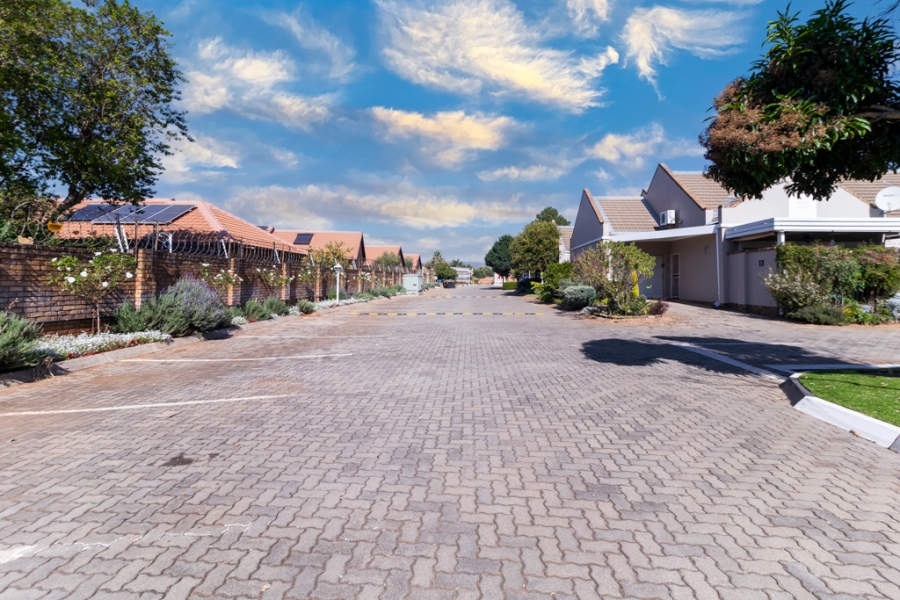 2 Bedroom Property for Sale in Willow Park Manor Gauteng