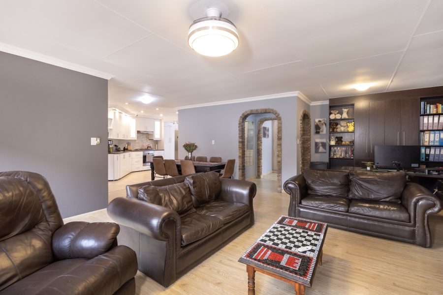 3 Bedroom Property for Sale in Eldoraigne Gauteng