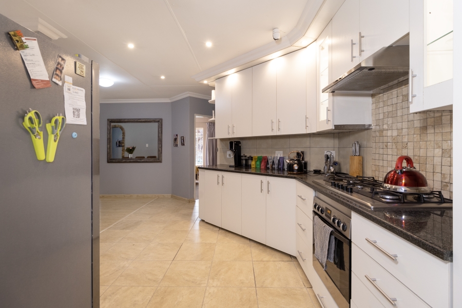3 Bedroom Property for Sale in Eldoraigne Gauteng