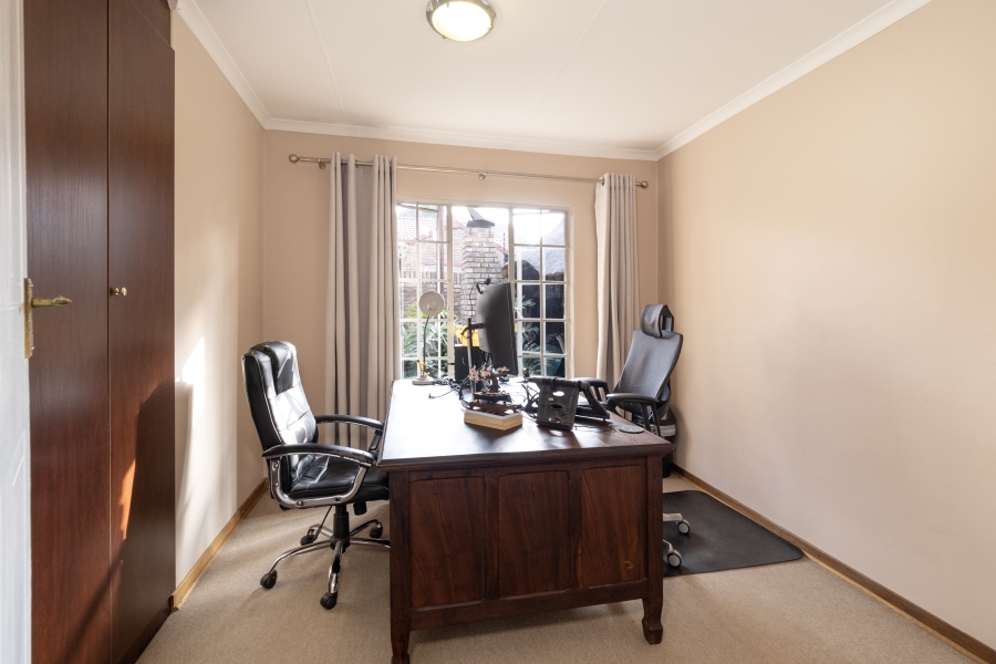 3 Bedroom Property for Sale in Eldoraigne Gauteng