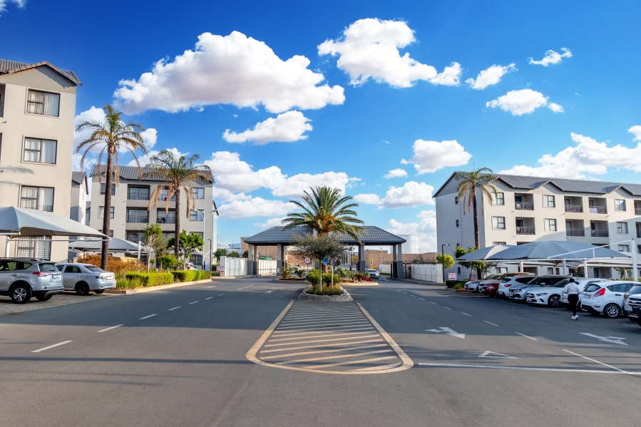 1 Bedroom Property for Sale in Erand Gardens Gauteng