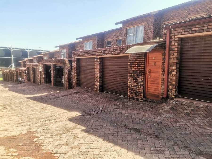 3 Bedroom Property for Sale in Buccleuch Gauteng