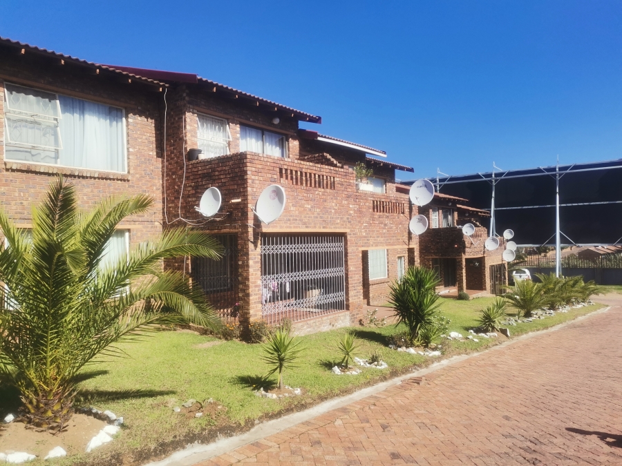 3 Bedroom Property for Sale in Buccleuch Gauteng