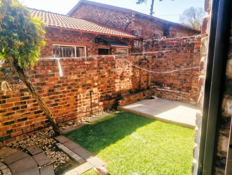3 Bedroom Property for Sale in Buccleuch Gauteng