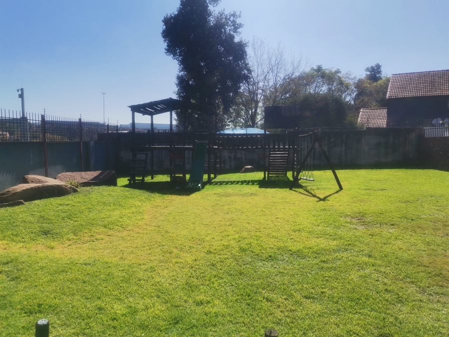 3 Bedroom Property for Sale in Buccleuch Gauteng
