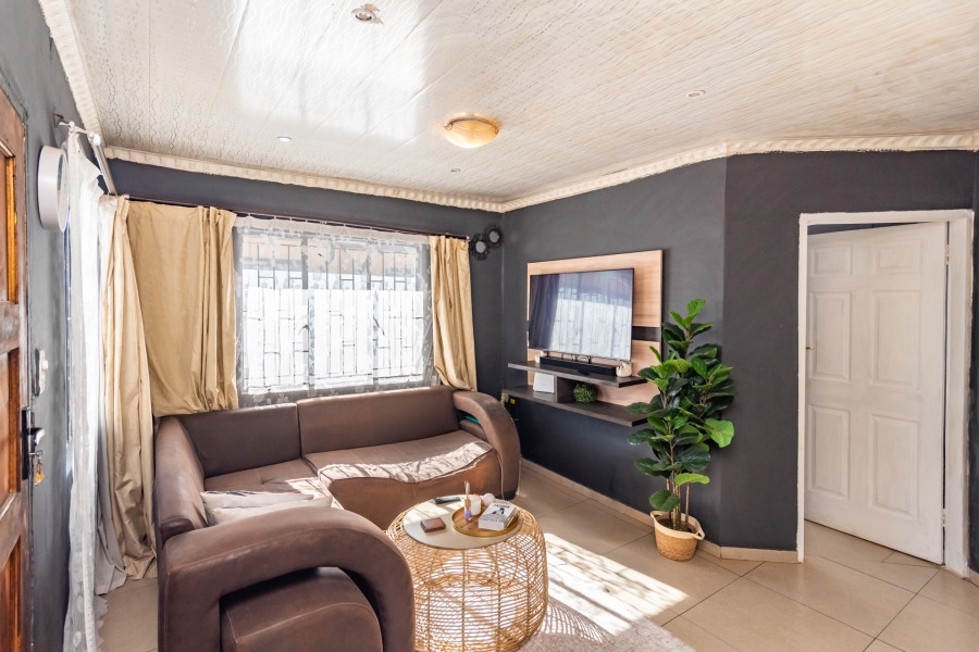 2 Bedroom Property for Sale in Protea Glen Gauteng