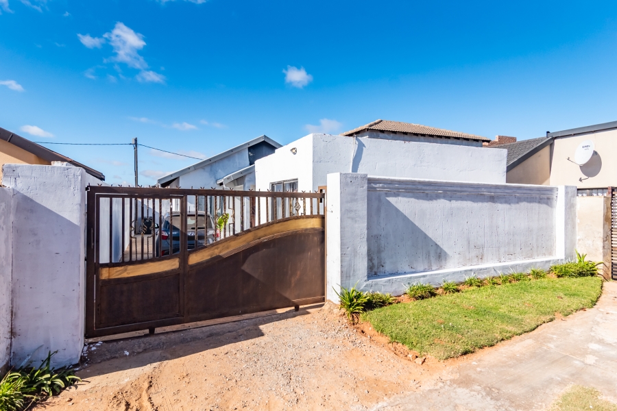 2 Bedroom Property for Sale in Protea Glen Gauteng