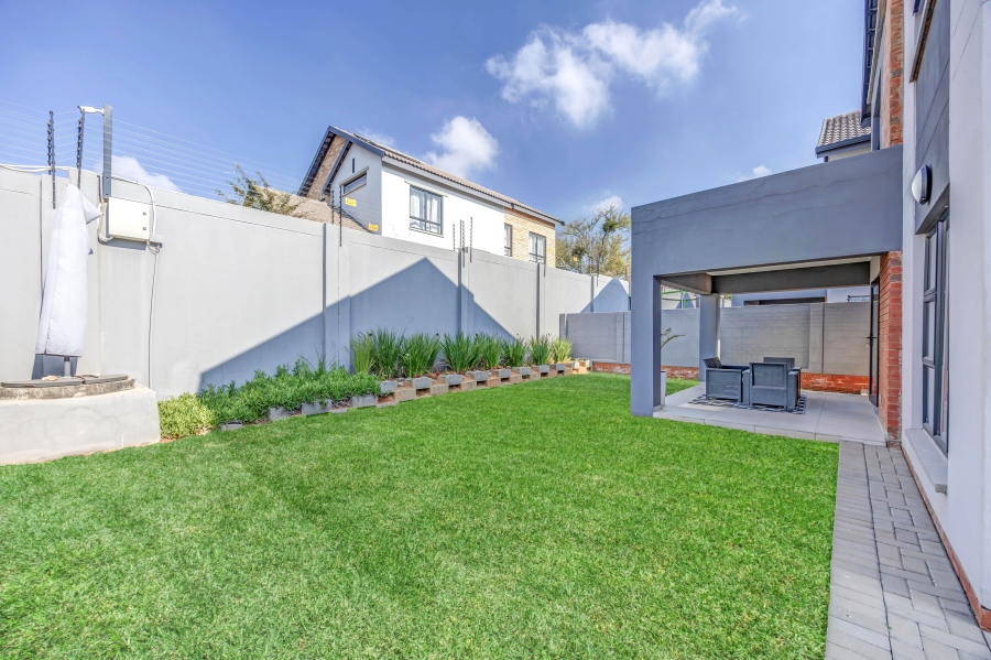 4 Bedroom Property for Sale in Broadacres Gauteng