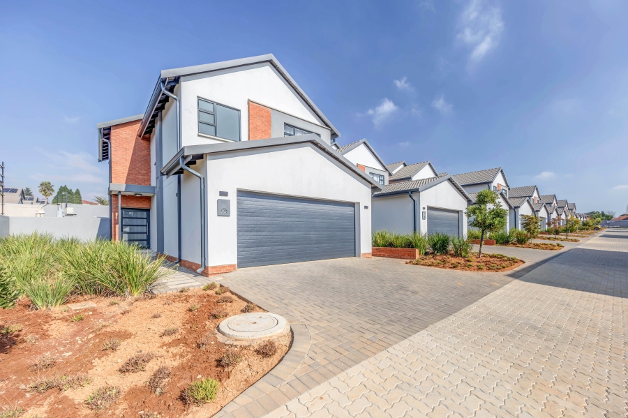 4 Bedroom Property for Sale in Broadacres Gauteng