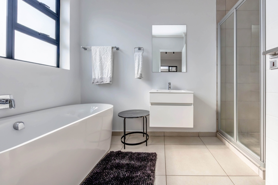 4 Bedroom Property for Sale in Broadacres Gauteng