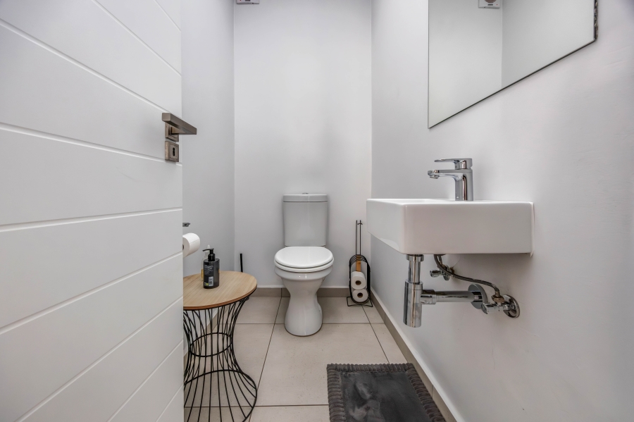 4 Bedroom Property for Sale in Broadacres Gauteng