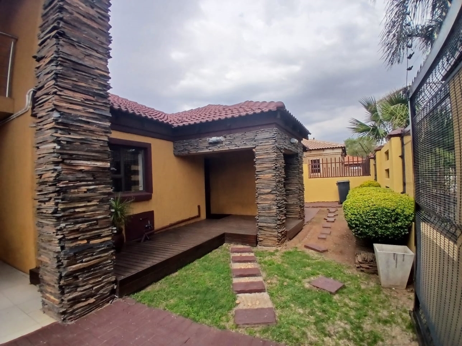 4 Bedroom Property for Sale in Karenpark Gauteng