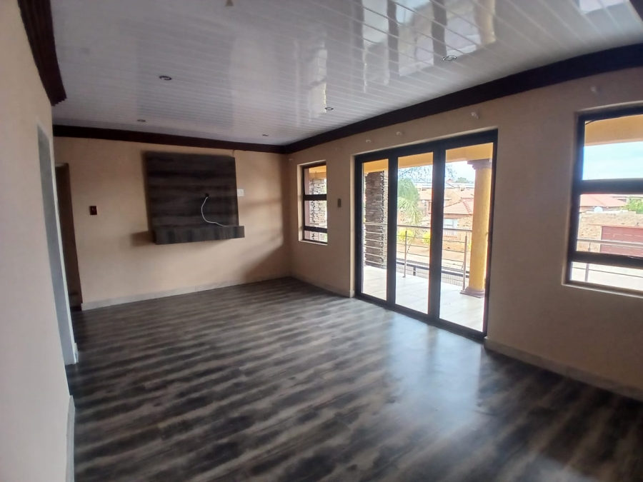 4 Bedroom Property for Sale in Karenpark Gauteng