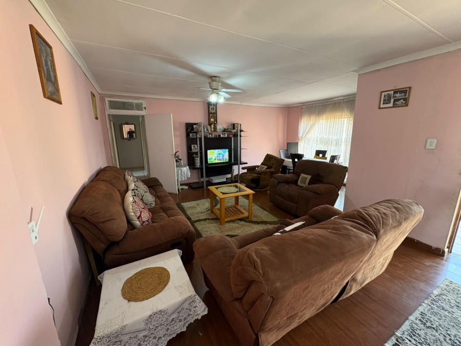 4 Bedroom Property for Sale in Reigerpark Gauteng