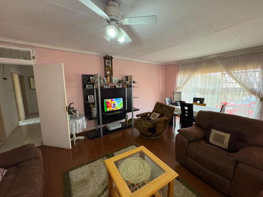 4 Bedroom Property for Sale in Reigerpark Gauteng