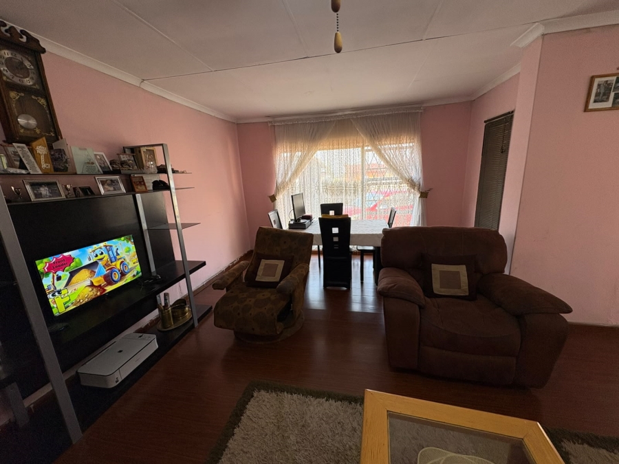 4 Bedroom Property for Sale in Reigerpark Gauteng