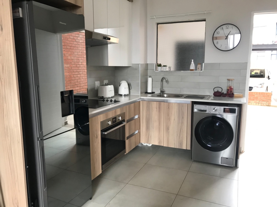 1 Bedroom Property for Sale in Lombardy Estate Gauteng