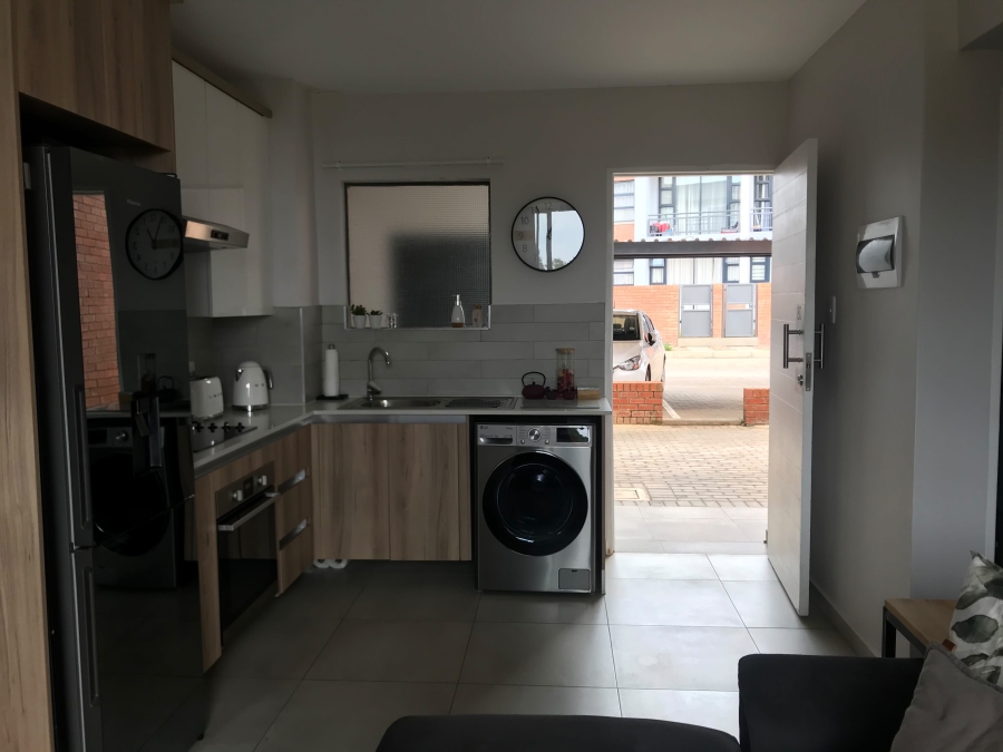 1 Bedroom Property for Sale in Lombardy Estate Gauteng