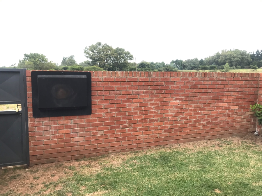 1 Bedroom Property for Sale in Lombardy Estate Gauteng