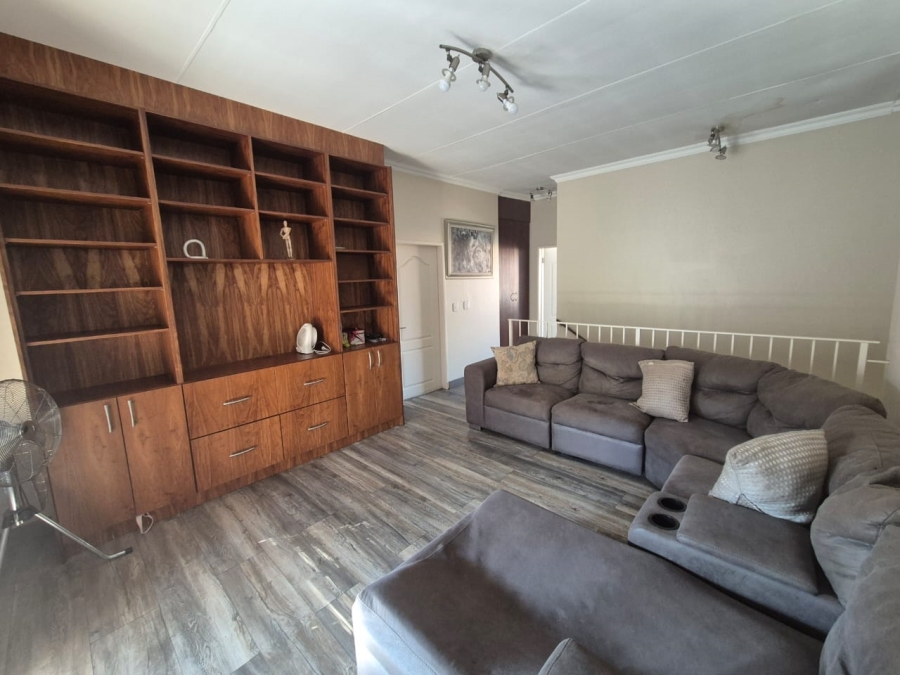 3 Bedroom Property for Sale in Glenvista Gauteng