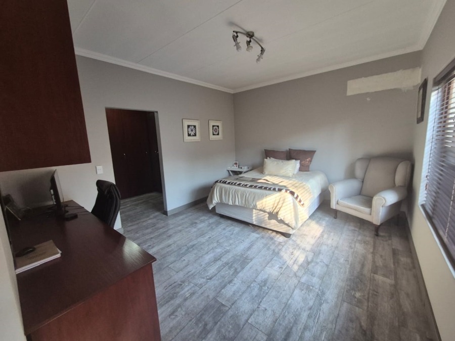 3 Bedroom Property for Sale in Glenvista Gauteng