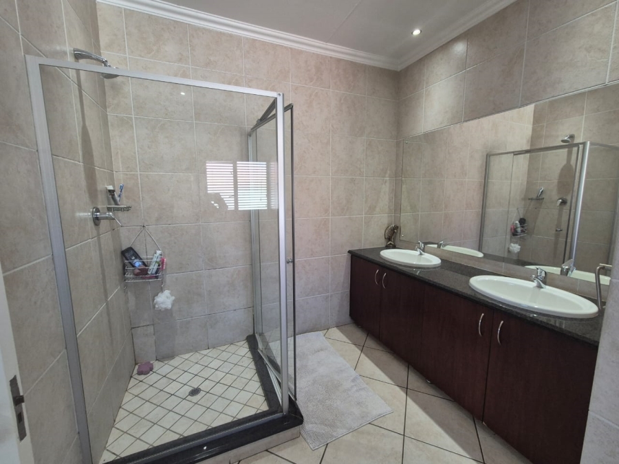3 Bedroom Property for Sale in Glenvista Gauteng