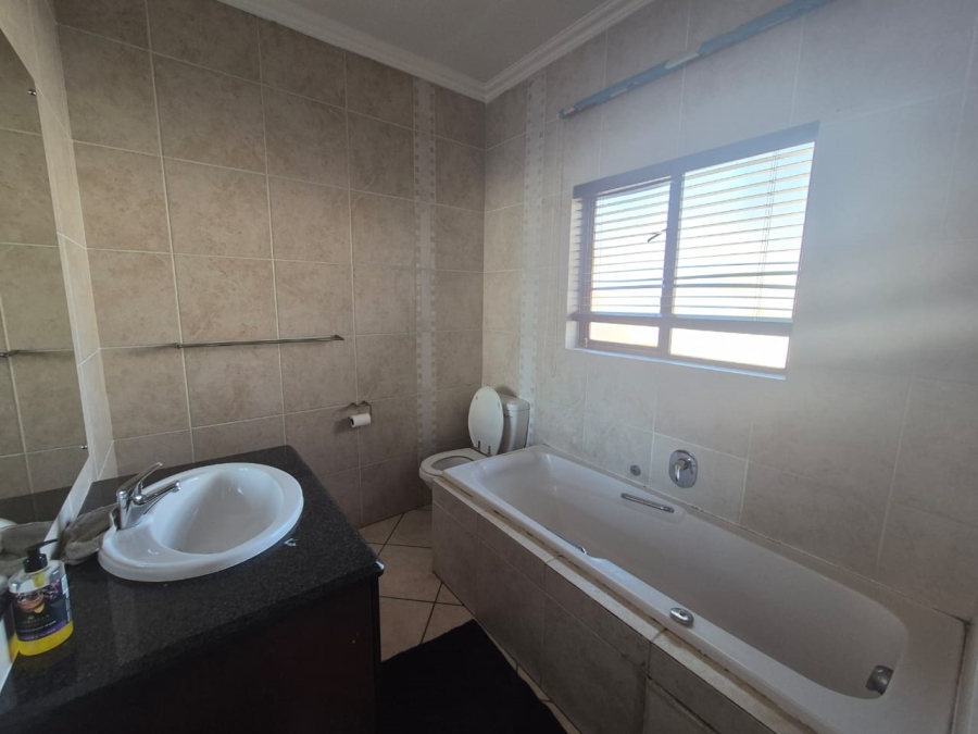 3 Bedroom Property for Sale in Glenvista Gauteng