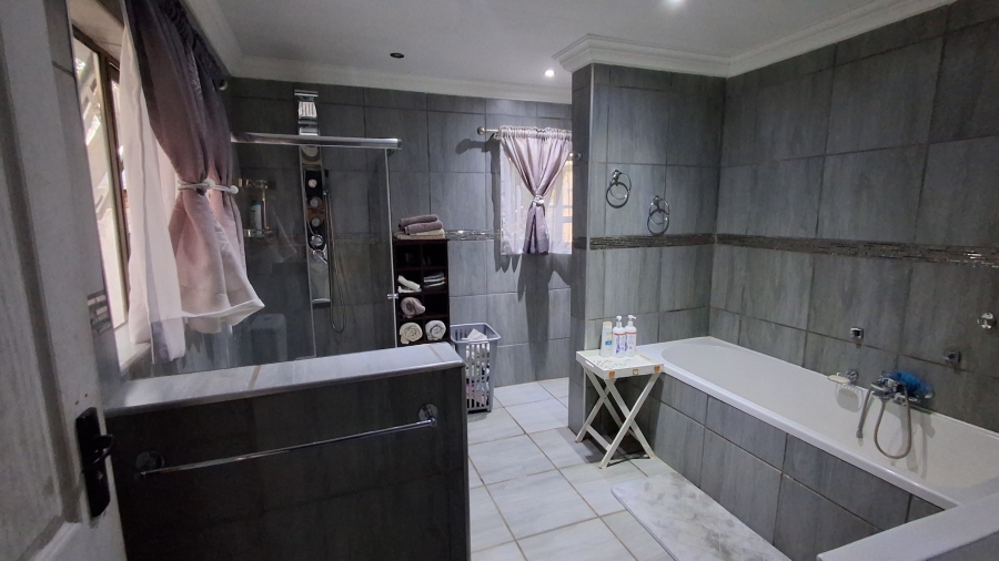 To Let 3 Bedroom Property for Rent in Rensburg Gauteng