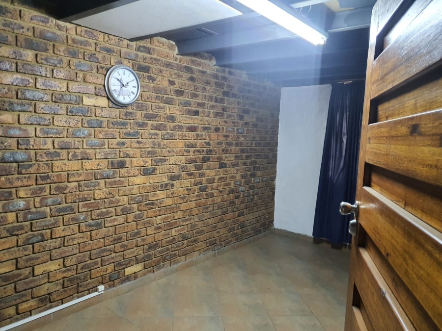To Let Commercial Property for Rent in Clayville East Gauteng