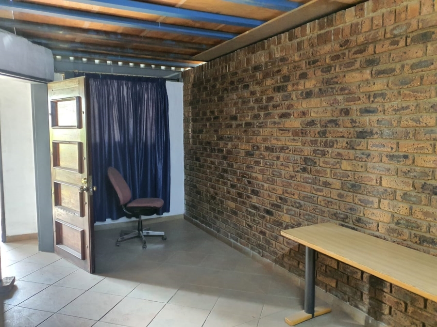 To Let Commercial Property for Rent in Clayville East Gauteng
