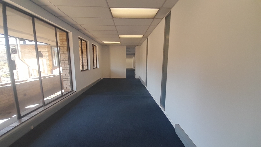To Let Commercial Property for Rent in Vorna Valley Gauteng