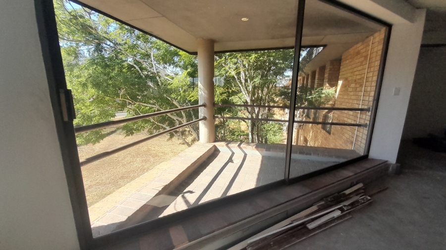 To Let Commercial Property for Rent in Vorna Valley Gauteng