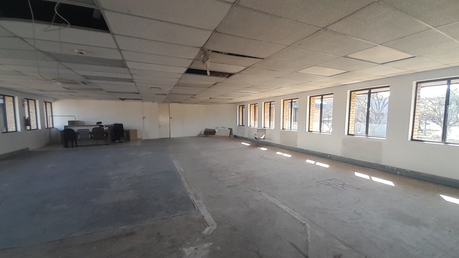 To Let Commercial Property for Rent in Vorna Valley Gauteng